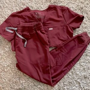 FIGS women’s scrub set Medium one pocket Top and Large high waisted joggers.